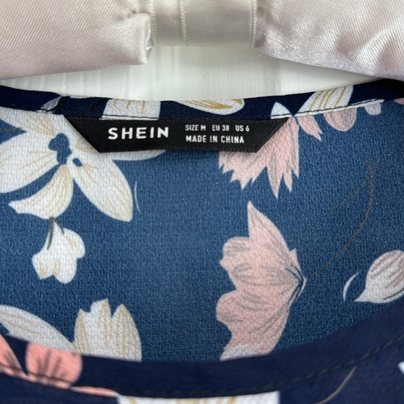 SHEIN Navy Floral Top - Picture 4 of 7